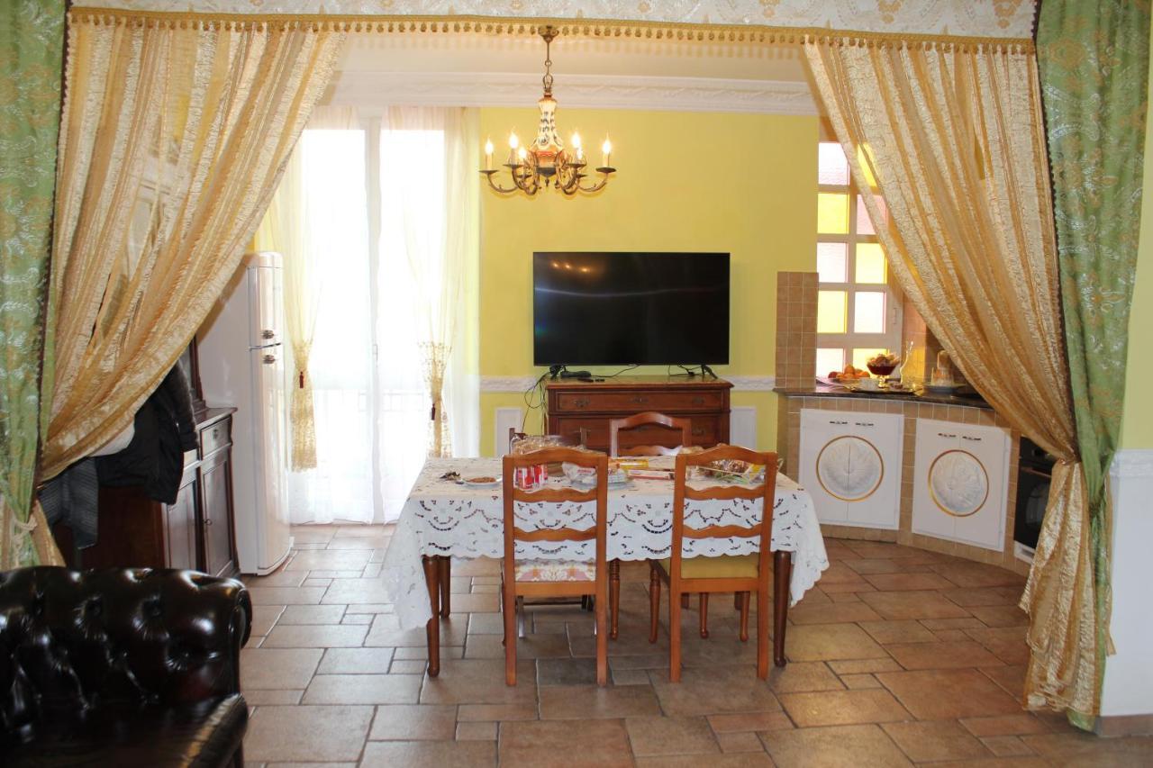 Bed And Breakfast Sopranos ลาสเปเซีย ภายนอก รูปภาพ
