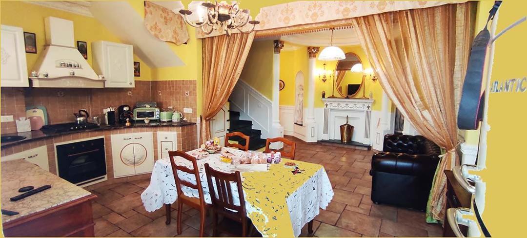 Bed And Breakfast Sopranos ลาสเปเซีย ภายนอก รูปภาพ